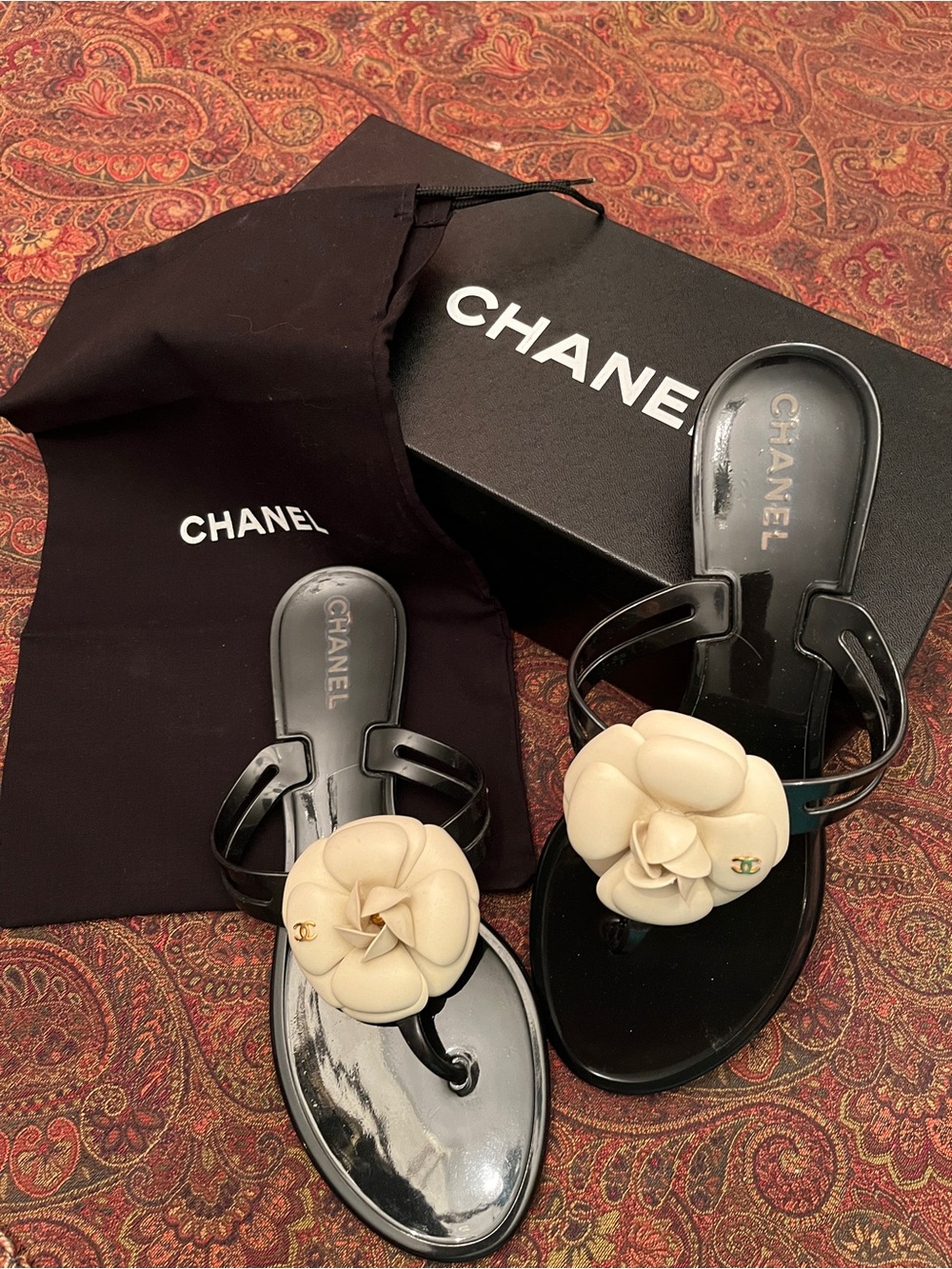 Authentic CHANEL Jelly Thong Sandals Black/Cream Camellia Size 39 Complete Set!